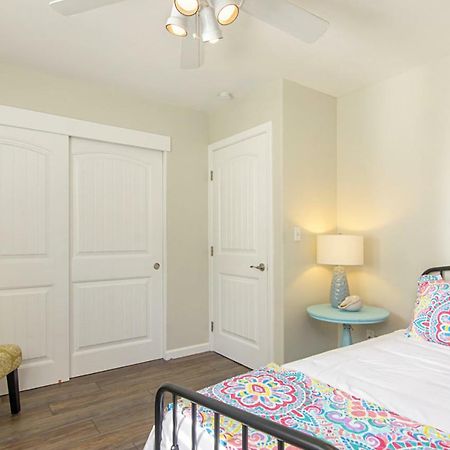 Ultimate Beach Bungalow - 1 Block From Beach - Huge Backyard Carlsbad Bagian luar foto