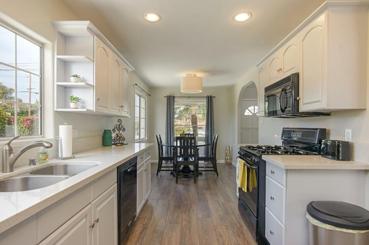 Ultimate Beach Bungalow - 1 Block From Beach - Huge Backyard Carlsbad Bagian luar foto